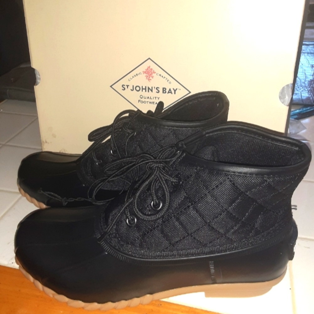 St. John's bay booties size 7